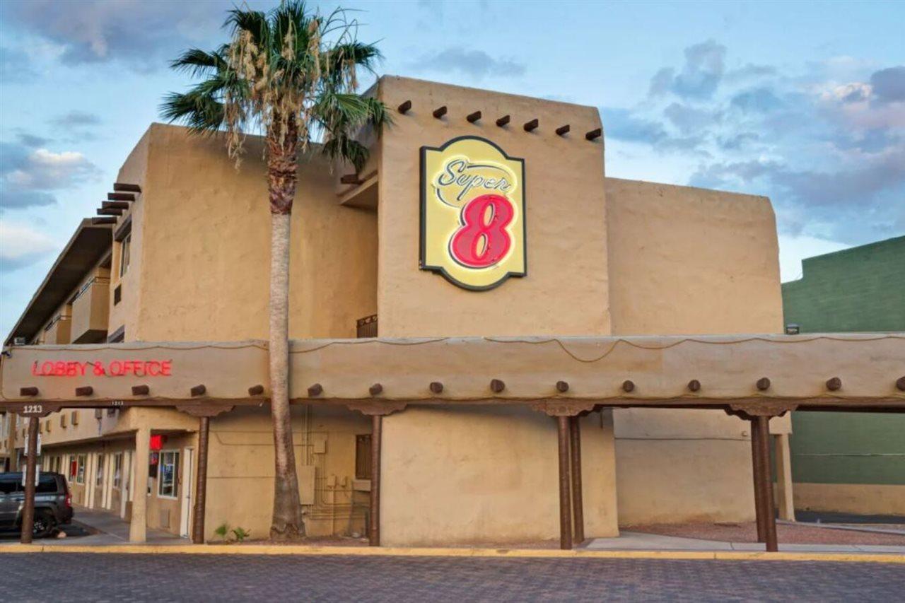 Super 8 By Wyndham Las Vegas North Strip/Fremont St. Area Exteriör bild