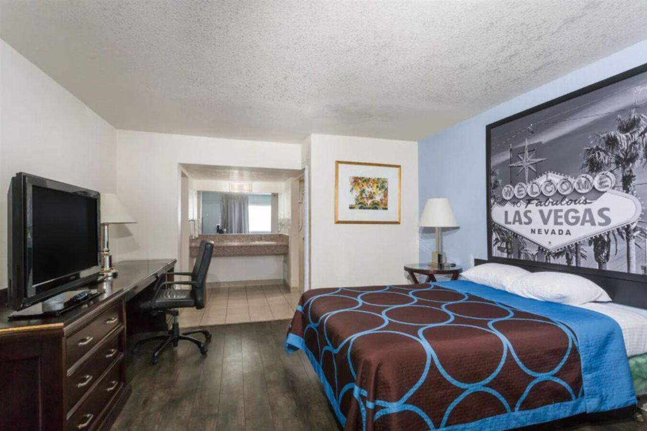 Super 8 By Wyndham Las Vegas North Strip/Fremont St. Area Exteriör bild