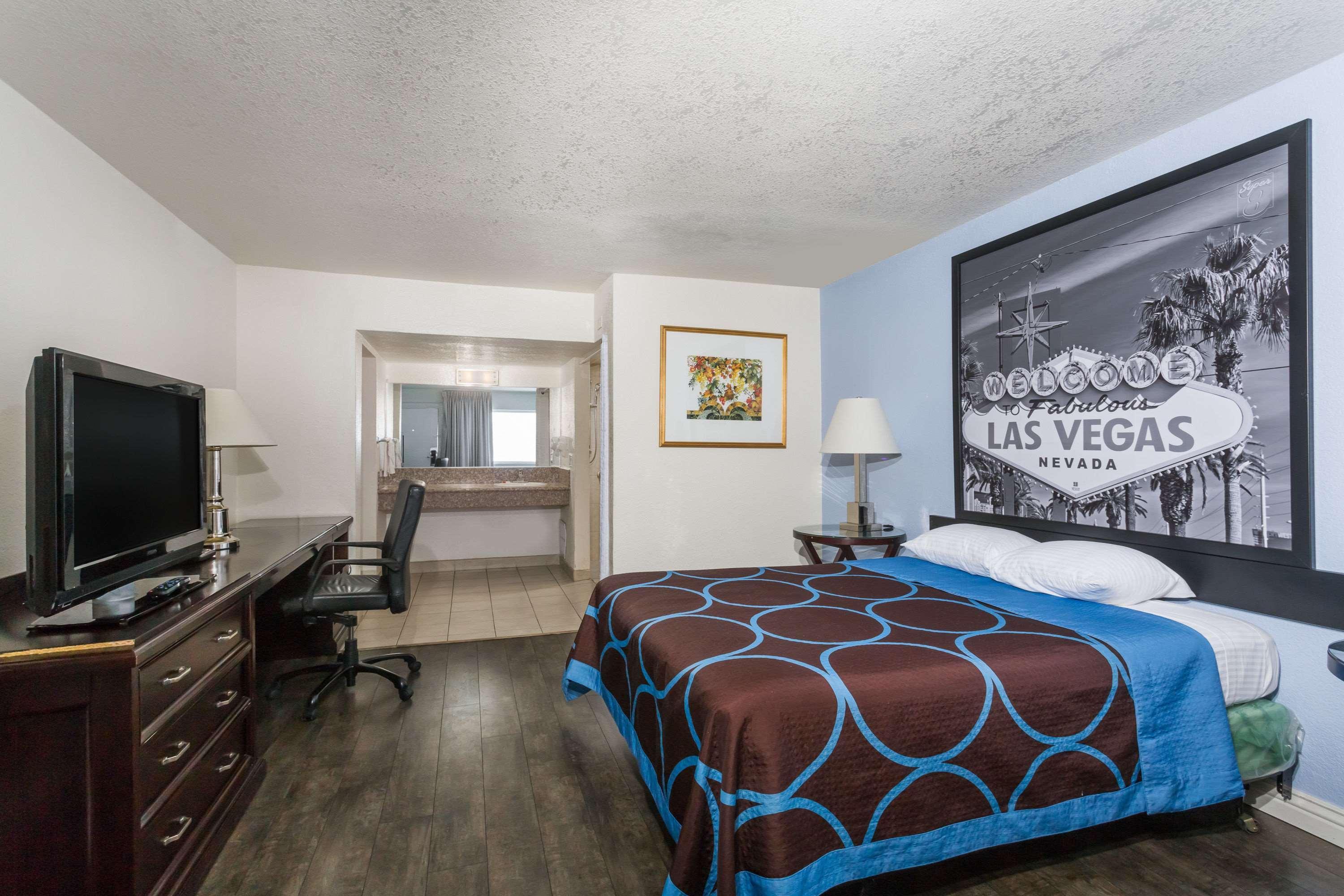 Super 8 By Wyndham Las Vegas North Strip/Fremont St. Area Exteriör bild