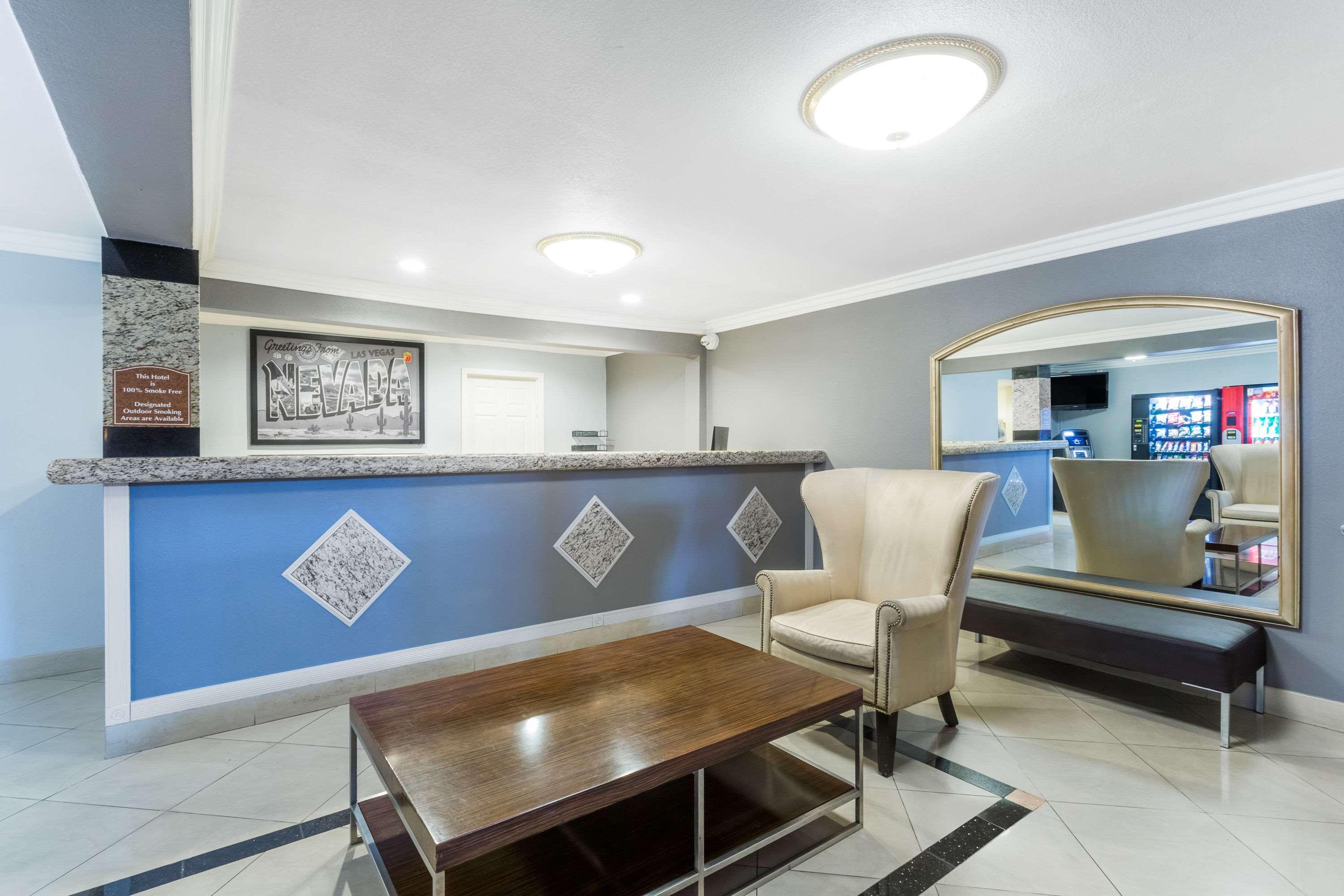 Super 8 By Wyndham Las Vegas North Strip/Fremont St. Area Exteriör bild