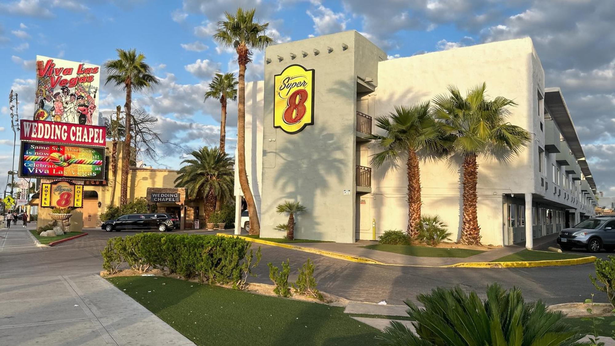 Super 8 By Wyndham Las Vegas North Strip/Fremont St. Area Exteriör bild