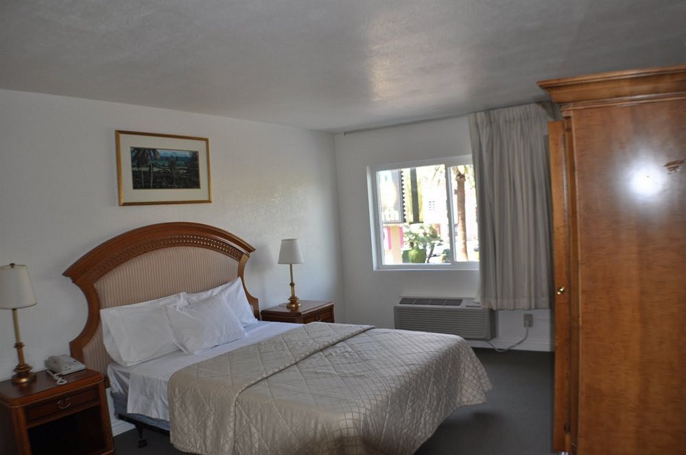 Super 8 By Wyndham Las Vegas North Strip/Fremont St. Area Exteriör bild