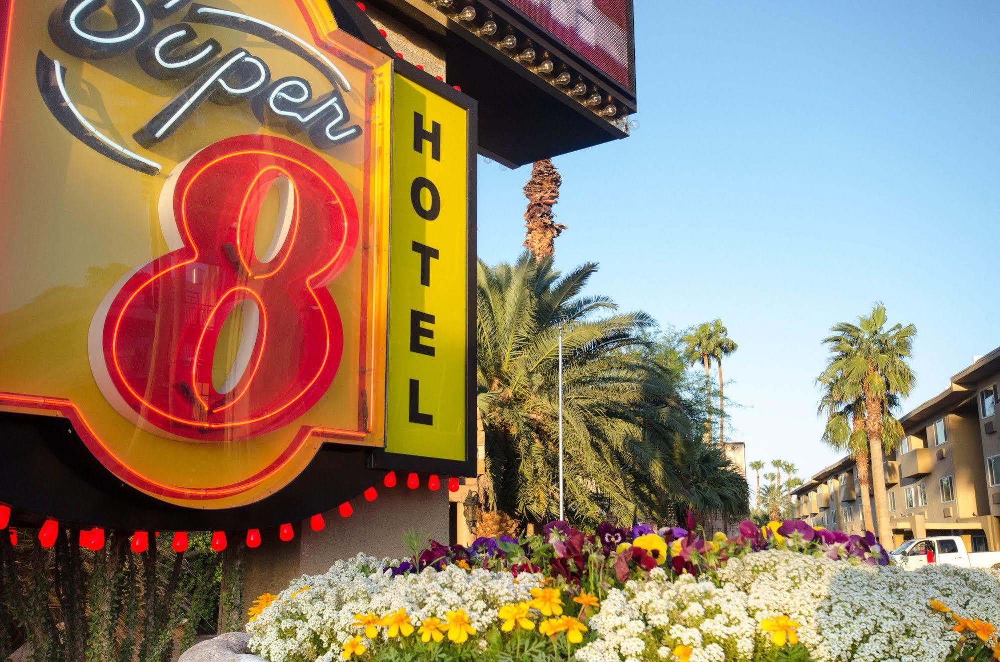 Super 8 By Wyndham Las Vegas North Strip/Fremont St. Area Exteriör bild