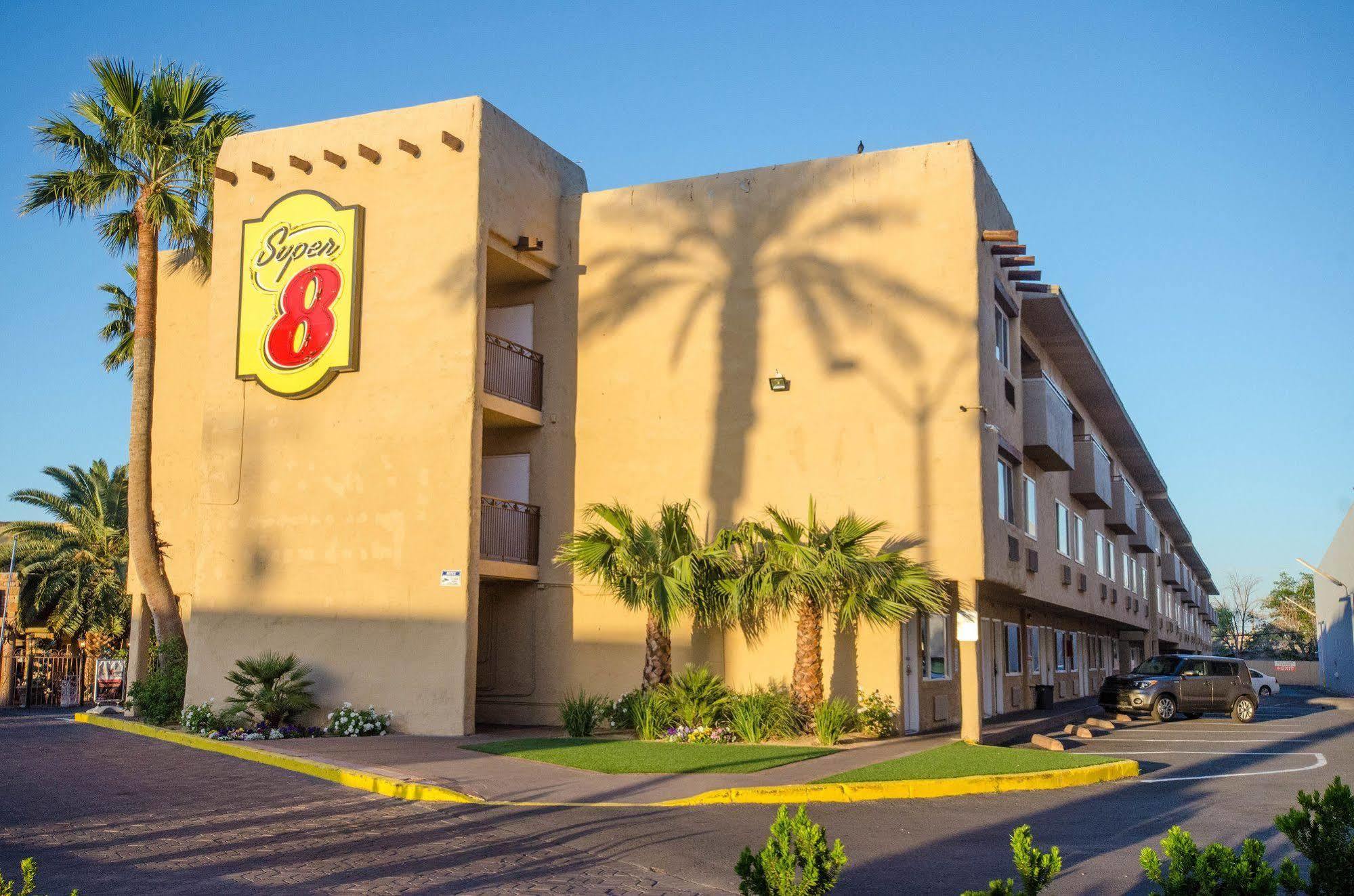 Super 8 By Wyndham Las Vegas North Strip/Fremont St. Area Exteriör bild