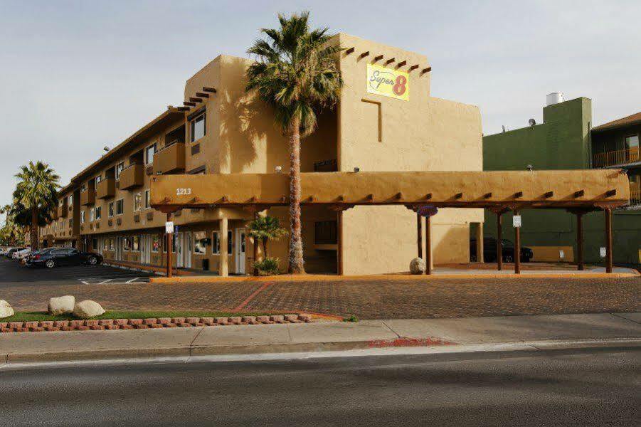 Super 8 By Wyndham Las Vegas North Strip/Fremont St. Area Exteriör bild