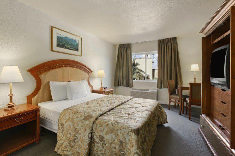 Super 8 By Wyndham Las Vegas North Strip/Fremont St. Area Exteriör bild