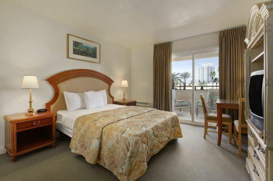 Super 8 By Wyndham Las Vegas North Strip/Fremont St. Area Exteriör bild
