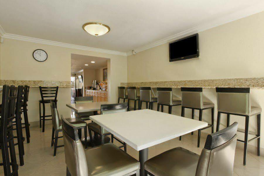 Super 8 By Wyndham Las Vegas North Strip/Fremont St. Area Exteriör bild